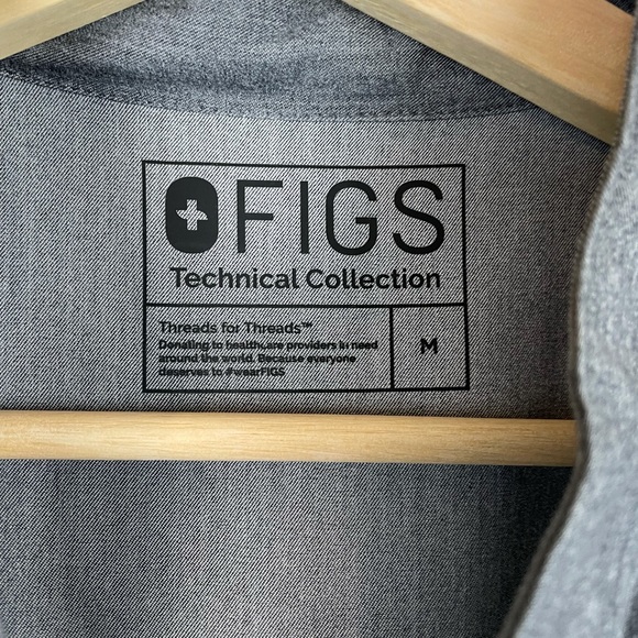 Figs Technical Collection Scrub Top in Graphite - Picture 4 of 7